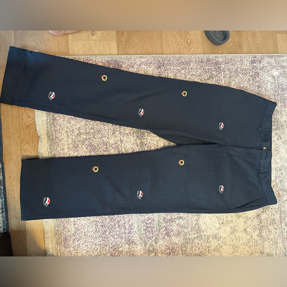 Vineyard vines Santa pants. 32x32